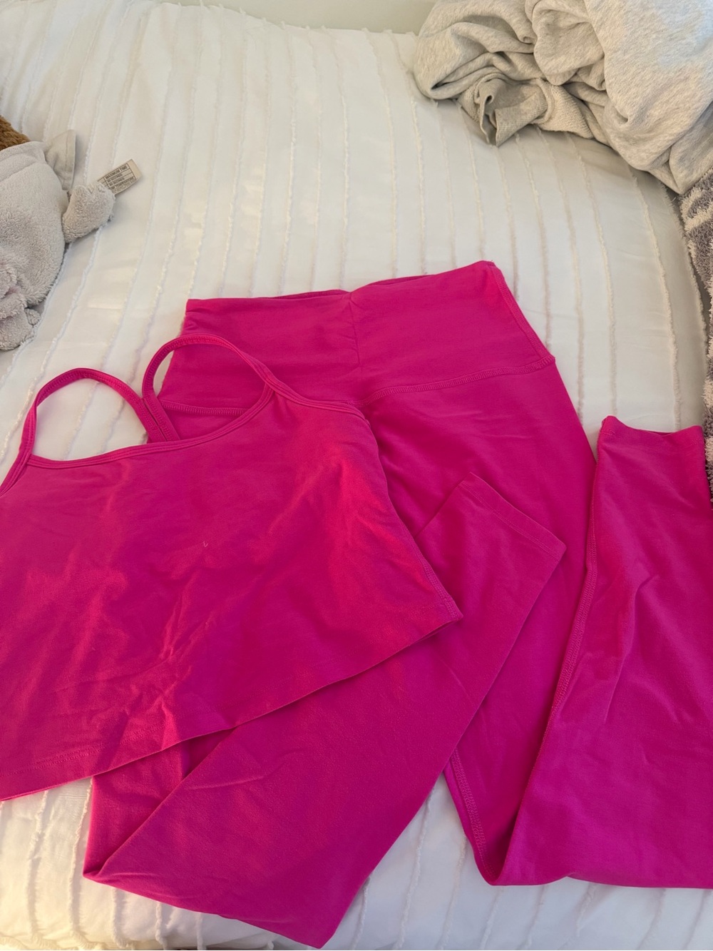 Beyond Yoga Vibrant Hot Pink Sports Bra & Leggings Set